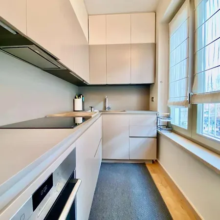 Luxury 2bed-2bath In Location Apartment *